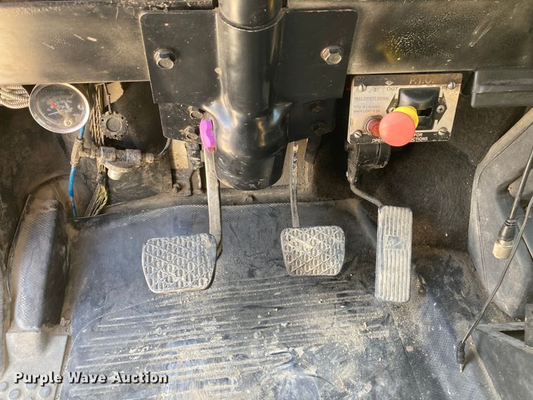 image for item HN9825 2000 Freightliner FL70  utility / service truck