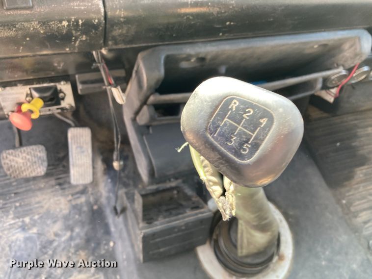 image for item HN9825 2000 Freightliner FL70  utility / service truck