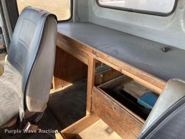 image for item HN9825 2000 Freightliner FL70  utility / service truck