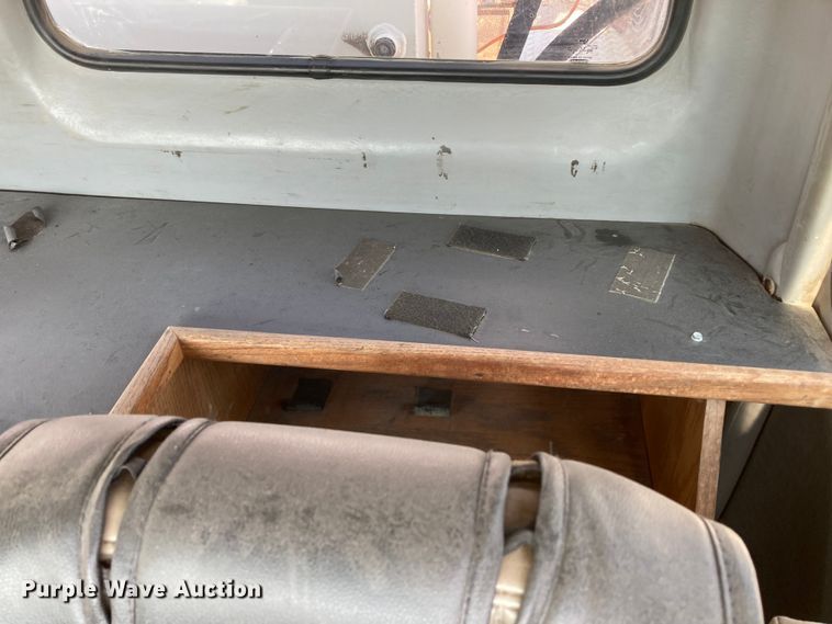 image for item HN9825 2000 Freightliner FL70  utility / service truck