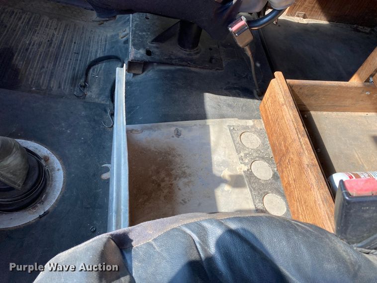 image for item HN9825 2000 Freightliner FL70  utility / service truck