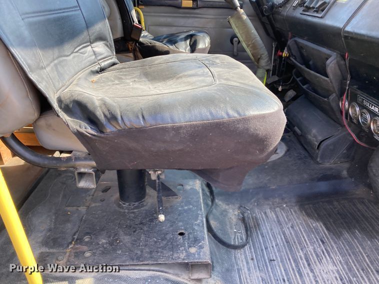 image for item HN9825 2000 Freightliner FL70  utility / service truck