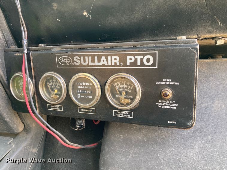 image for item HN9825 2000 Freightliner FL70  utility / service truck