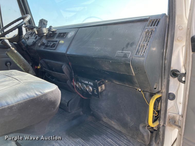 image for item HN9825 2000 Freightliner FL70  utility / service truck