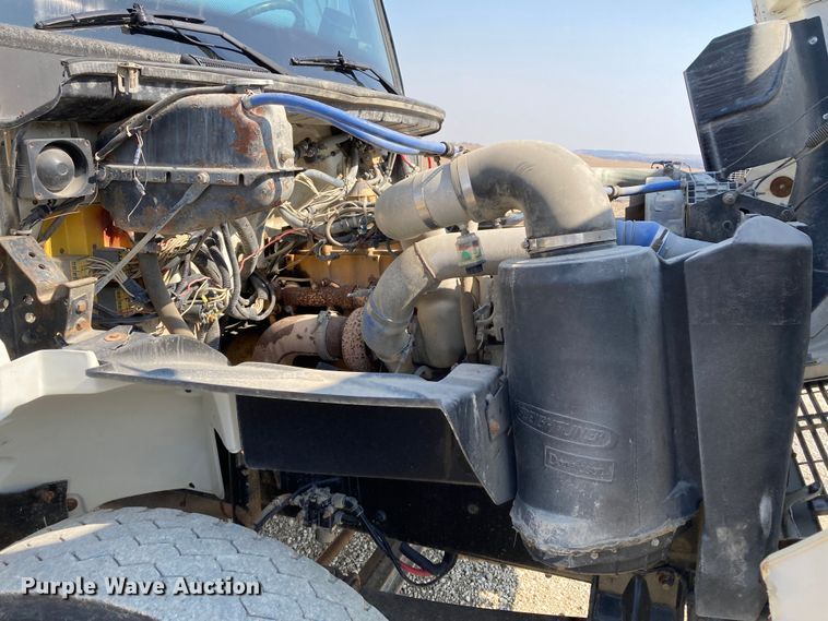 image for item HN9825 2000 Freightliner FL70  utility / service truck