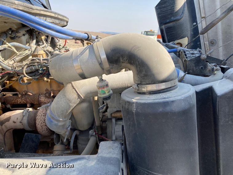 image for item HN9825 2000 Freightliner FL70  utility / service truck