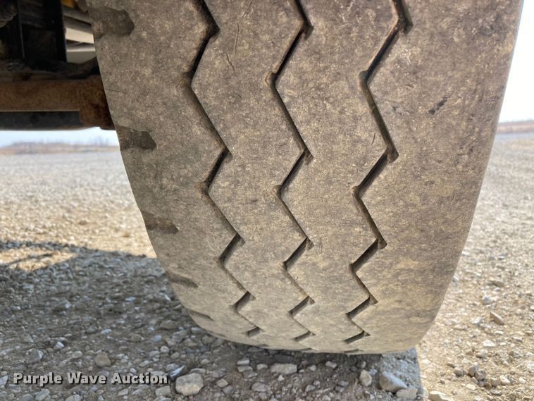 image for item HN9825 2000 Freightliner FL70  utility / service truck