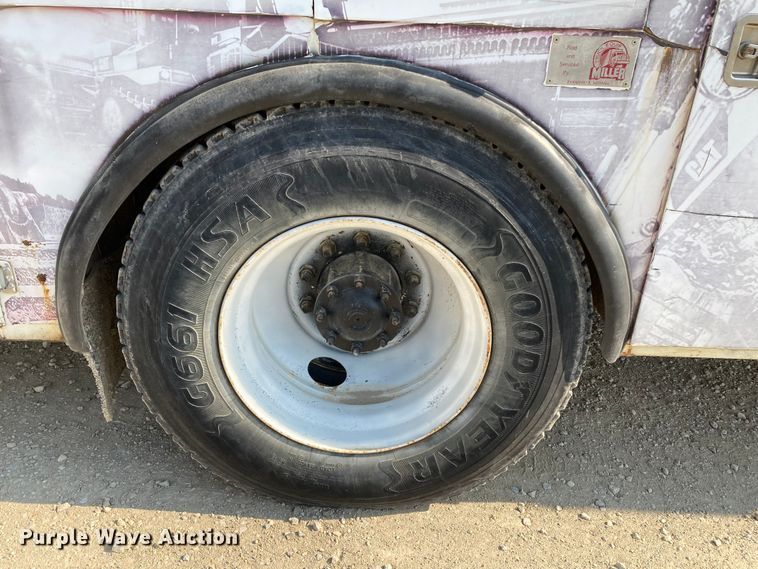 image for item HN9825 2000 Freightliner FL70  utility / service truck