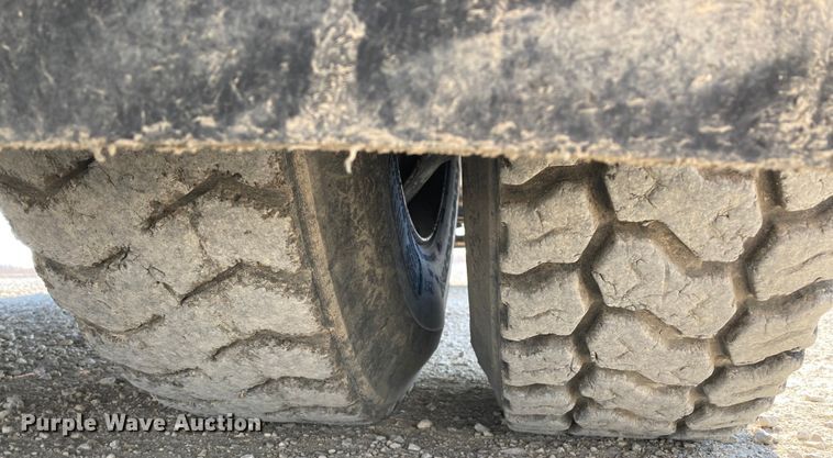 image for item HN9825 2000 Freightliner FL70  utility / service truck