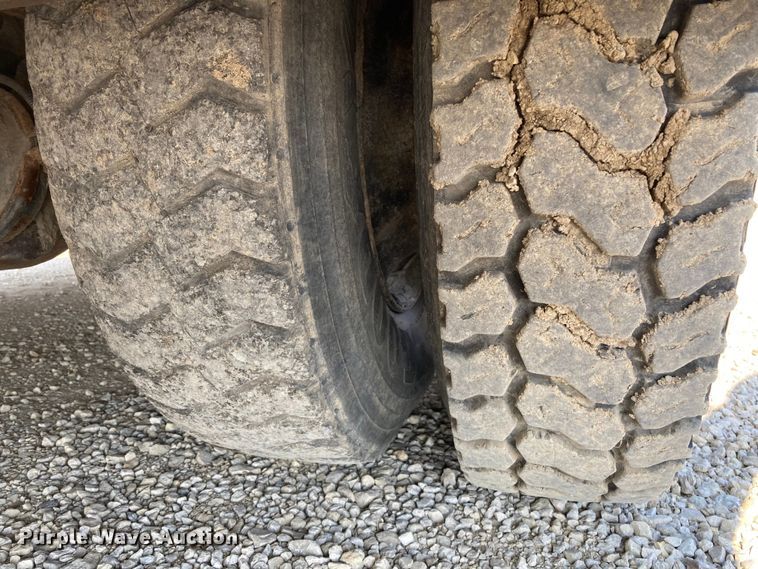 image for item HN9825 2000 Freightliner FL70  utility / service truck