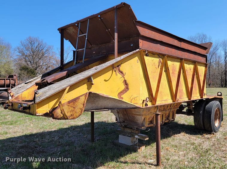 image for item HP9697 1953 Fruehauf  bottom dump trailer