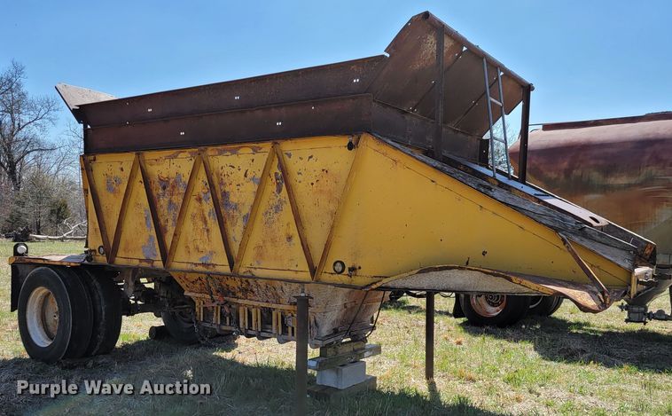 image for item HP9697 1953 Fruehauf  bottom dump trailer