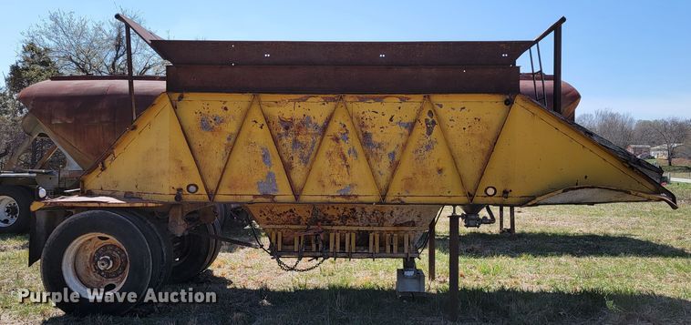 image for item HP9697 1953 Fruehauf  bottom dump trailer