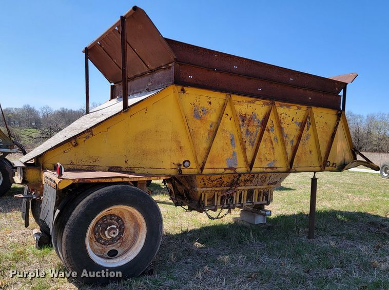 image for item HP9697 1953 Fruehauf  bottom dump trailer