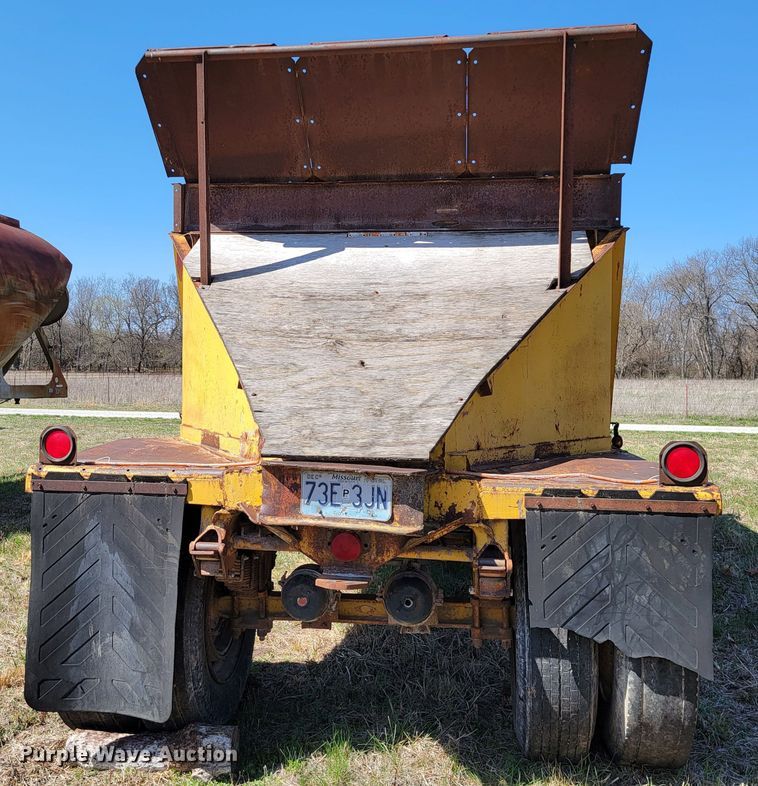 image for item HP9697 1953 Fruehauf  bottom dump trailer