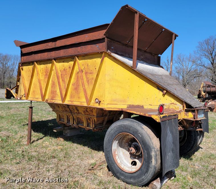 image for item HP9697 1953 Fruehauf  bottom dump trailer