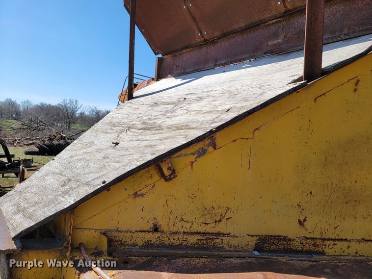 image for item HP9697 1953 Fruehauf  bottom dump trailer