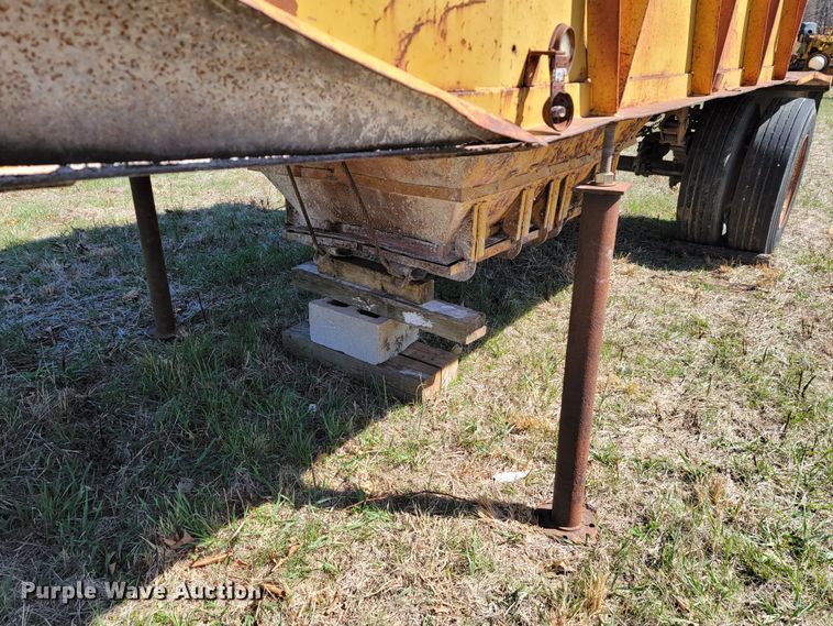 image for item HP9697 1953 Fruehauf  bottom dump trailer