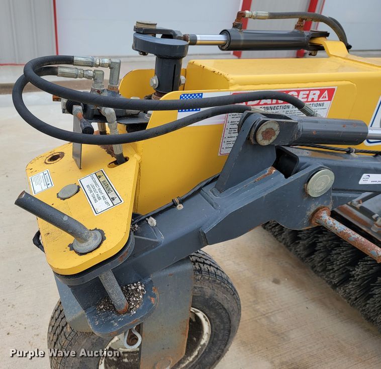 image for item II9001 2004 Terramite TSS38  broom