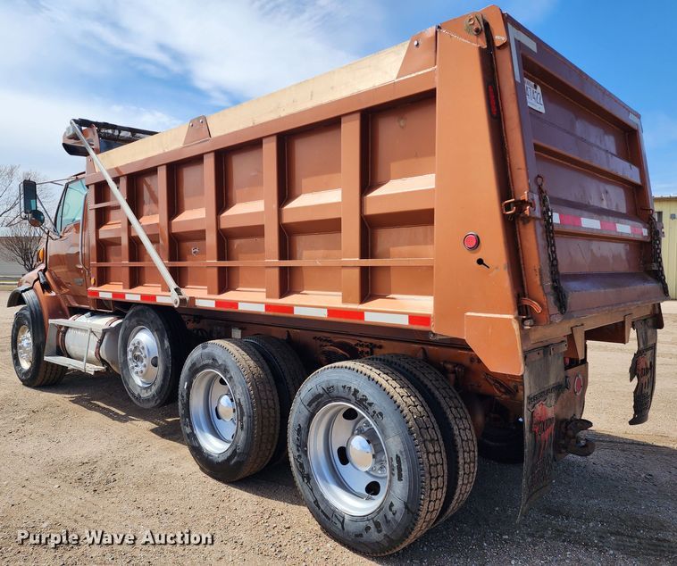 image for item IL9098 2005 Sterling L9500  dump truck