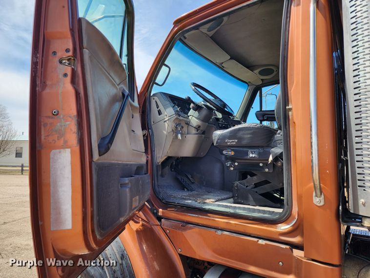 image for item IL9098 2005 Sterling L9500  dump truck