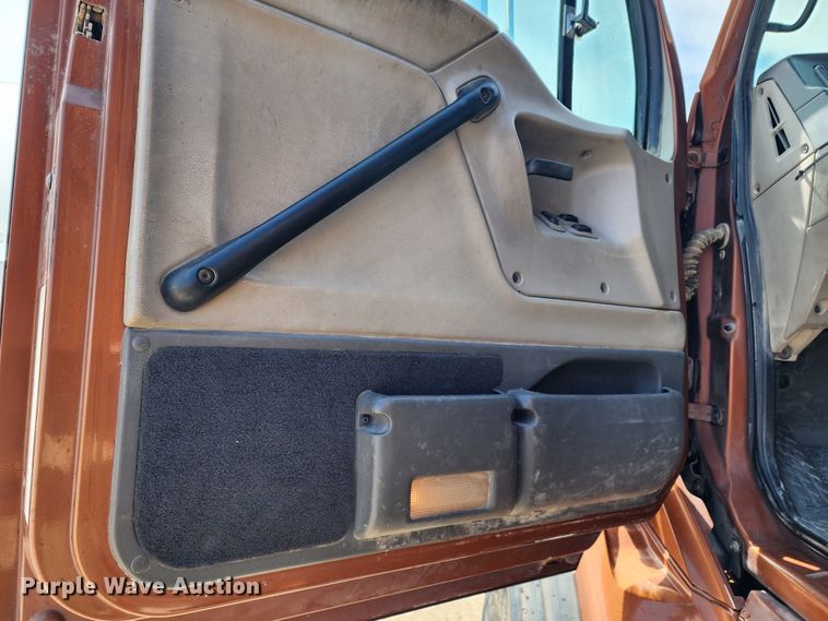 image for item IL9098 2005 Sterling L9500  dump truck