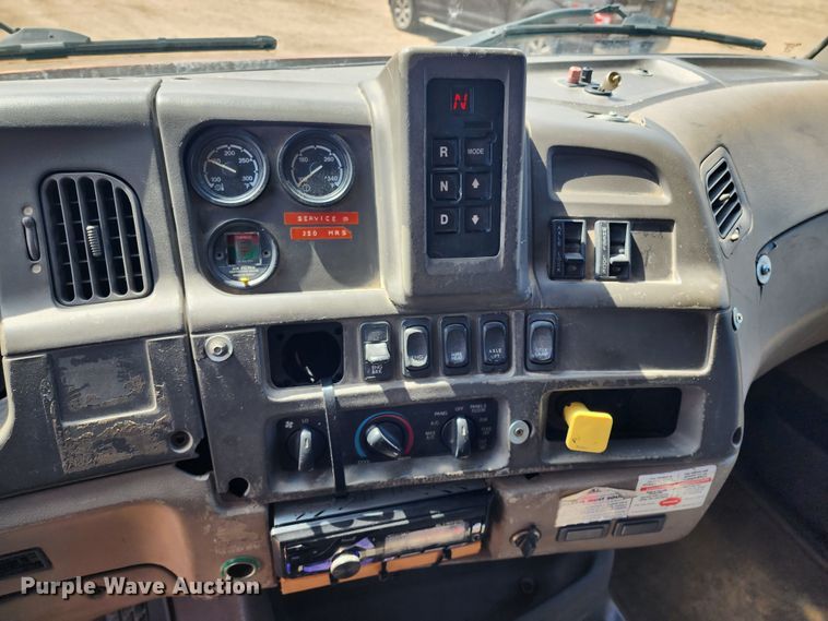 image for item IL9098 2005 Sterling L9500  dump truck