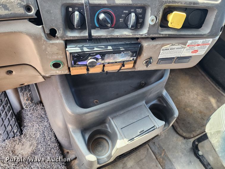 image for item IL9098 2005 Sterling L9500  dump truck