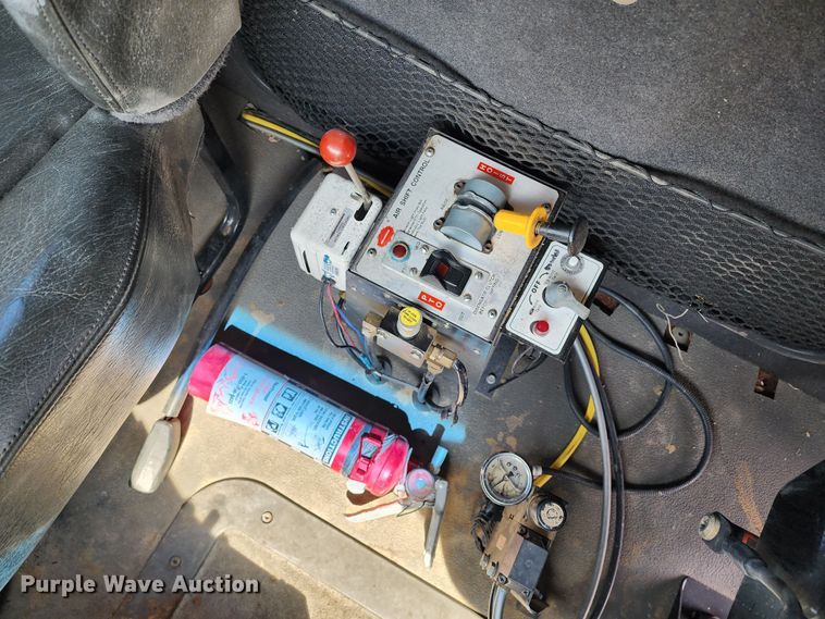 image for item IL9098 2005 Sterling L9500  dump truck