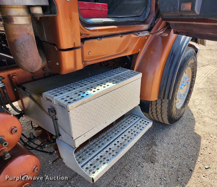 image for item IL9098 2005 Sterling L9500  dump truck