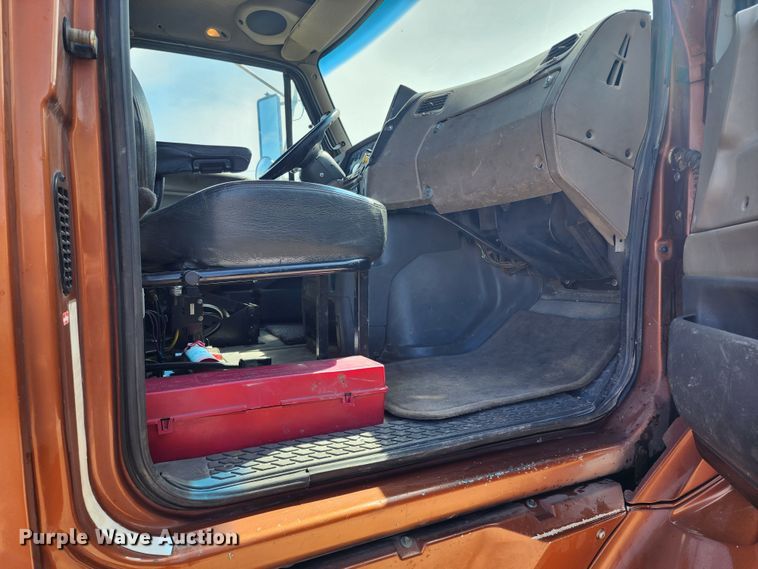 image for item IL9098 2005 Sterling L9500  dump truck