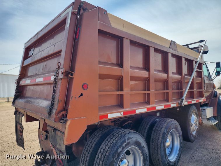 image for item IL9098 2005 Sterling L9500  dump truck