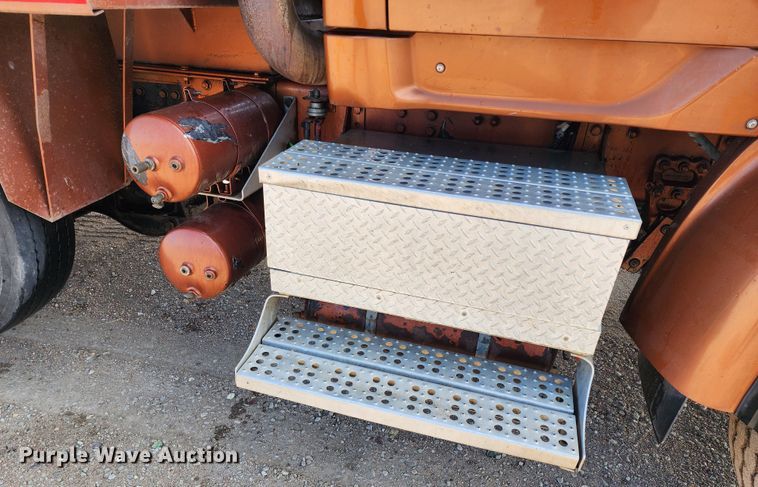 image for item IL9098 2005 Sterling L9500  dump truck