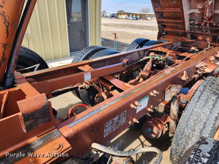 image for item IL9098 2005 Sterling L9500  dump truck