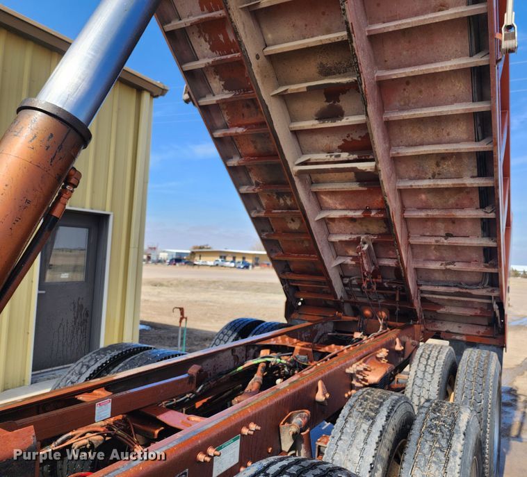 image for item IL9098 2005 Sterling L9500  dump truck