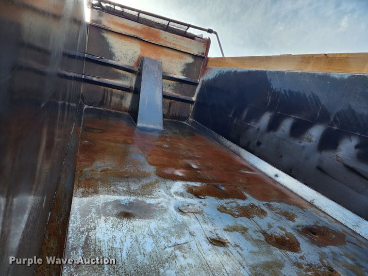 image for item IL9098 2005 Sterling L9500  dump truck