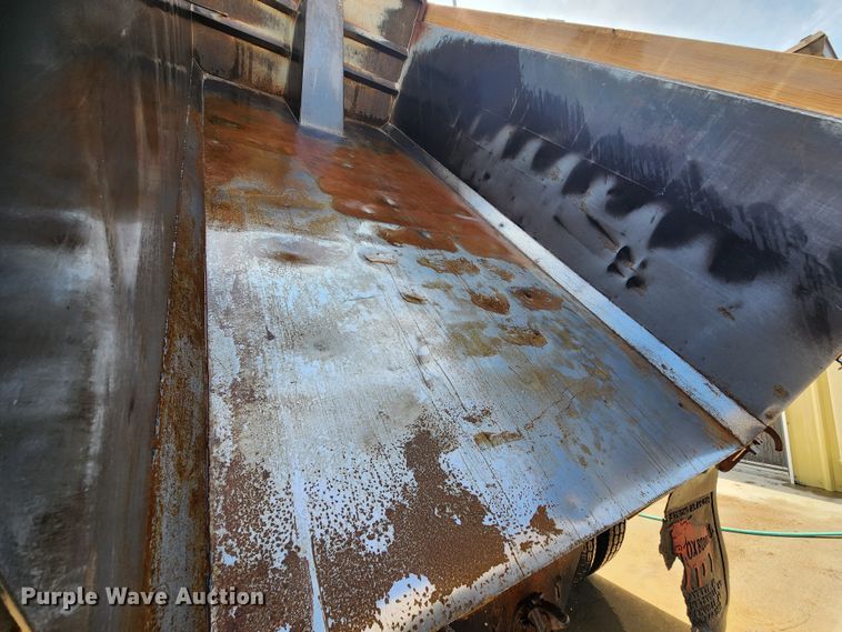 image for item IL9098 2005 Sterling L9500  dump truck