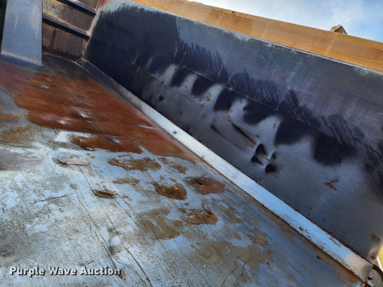 image for item IL9098 2005 Sterling L9500  dump truck