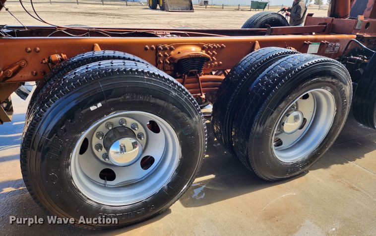 image for item IL9098 2005 Sterling L9500  dump truck