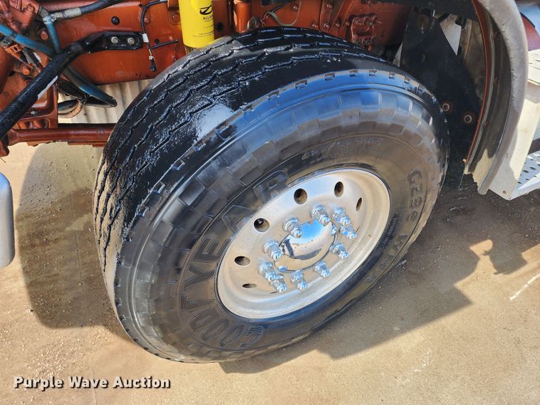 image for item IL9098 2005 Sterling L9500  dump truck