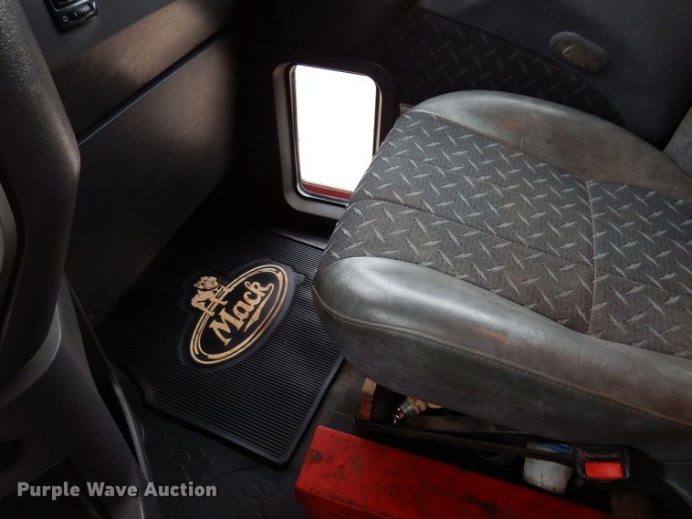 image for item IO9455 2014 Mack Granite  dump truck