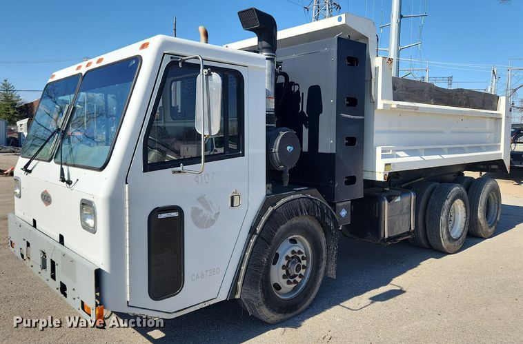 image for item JB9565 2007 Crane Carrier Low Entry  dump truck