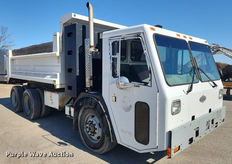 image for item JB9565 2007 Crane Carrier Low Entry  dump truck