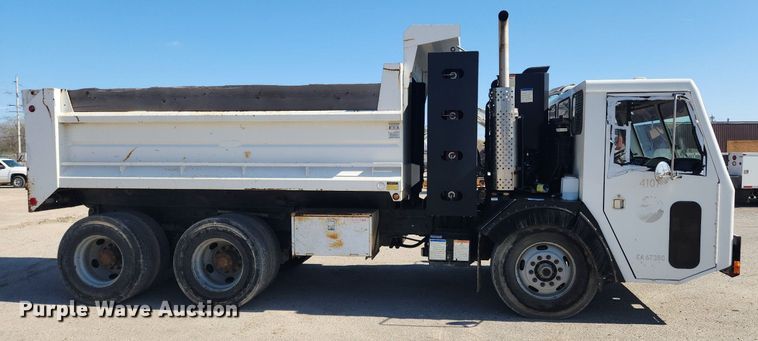 image for item JB9565 2007 Crane Carrier Low Entry  dump truck