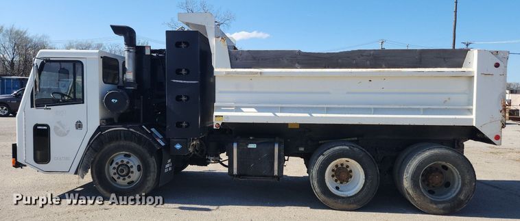 image for item JB9565 2007 Crane Carrier Low Entry  dump truck