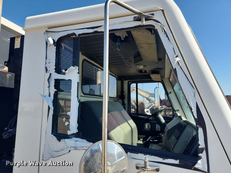 image for item JB9565 2007 Crane Carrier Low Entry  dump truck