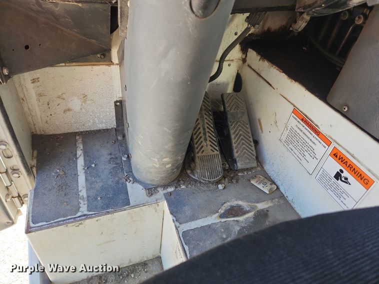 image for item JB9565 2007 Crane Carrier Low Entry  dump truck