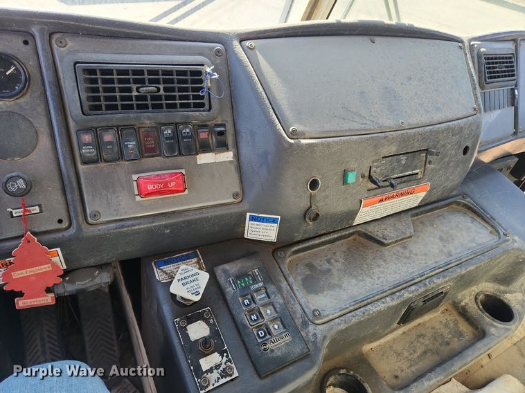 image for item JB9565 2007 Crane Carrier Low Entry  dump truck