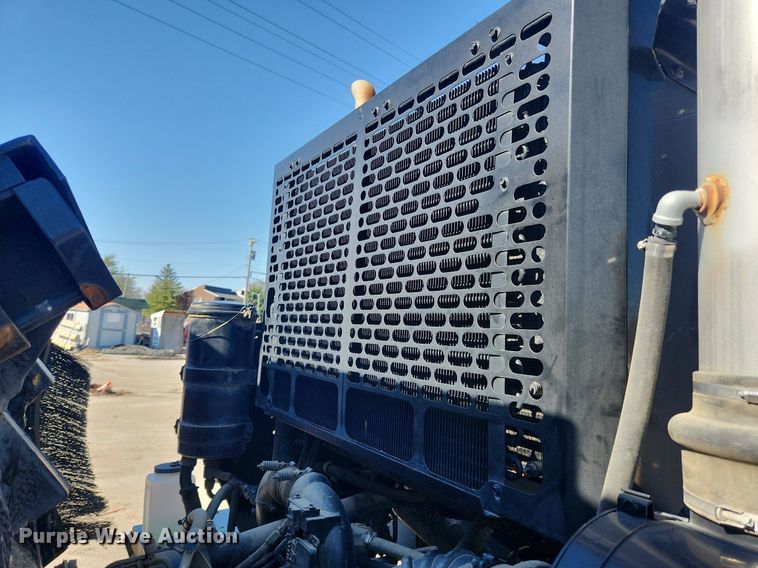 image for item JB9565 2007 Crane Carrier Low Entry  dump truck