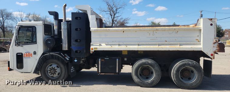 image for item JB9566 2007 Crane Carrier Low Entry  dump truck